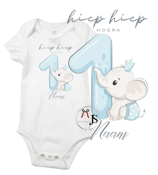 Baby romper: ''Hiep hiep hoera + naam''