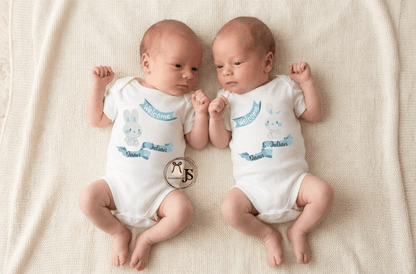 Baby romper: ''Hoera een tweeling'' 2 stuks - Personalized by JS
