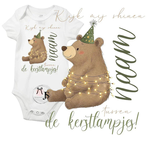 Baby romper “Kijk Mijn Shinen Tussen de Kerstlampjes” + Naam Baby - Personalized by JS