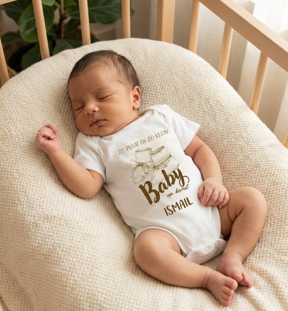 Baby romper: ''Zo puur en zo klein... Baby op komst'' - Personalized by JS