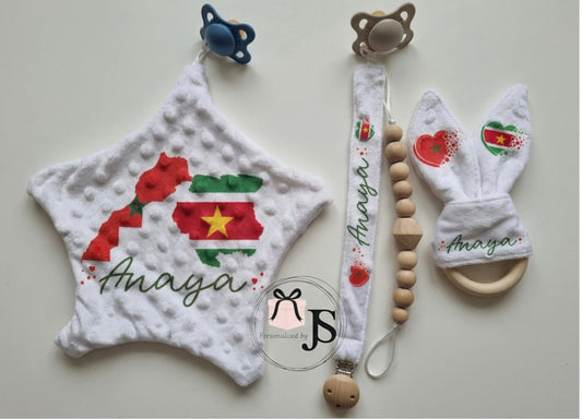 Gepersonaliseerde Baby Cadeauset – Surinaamse stijl - Personalized by JS